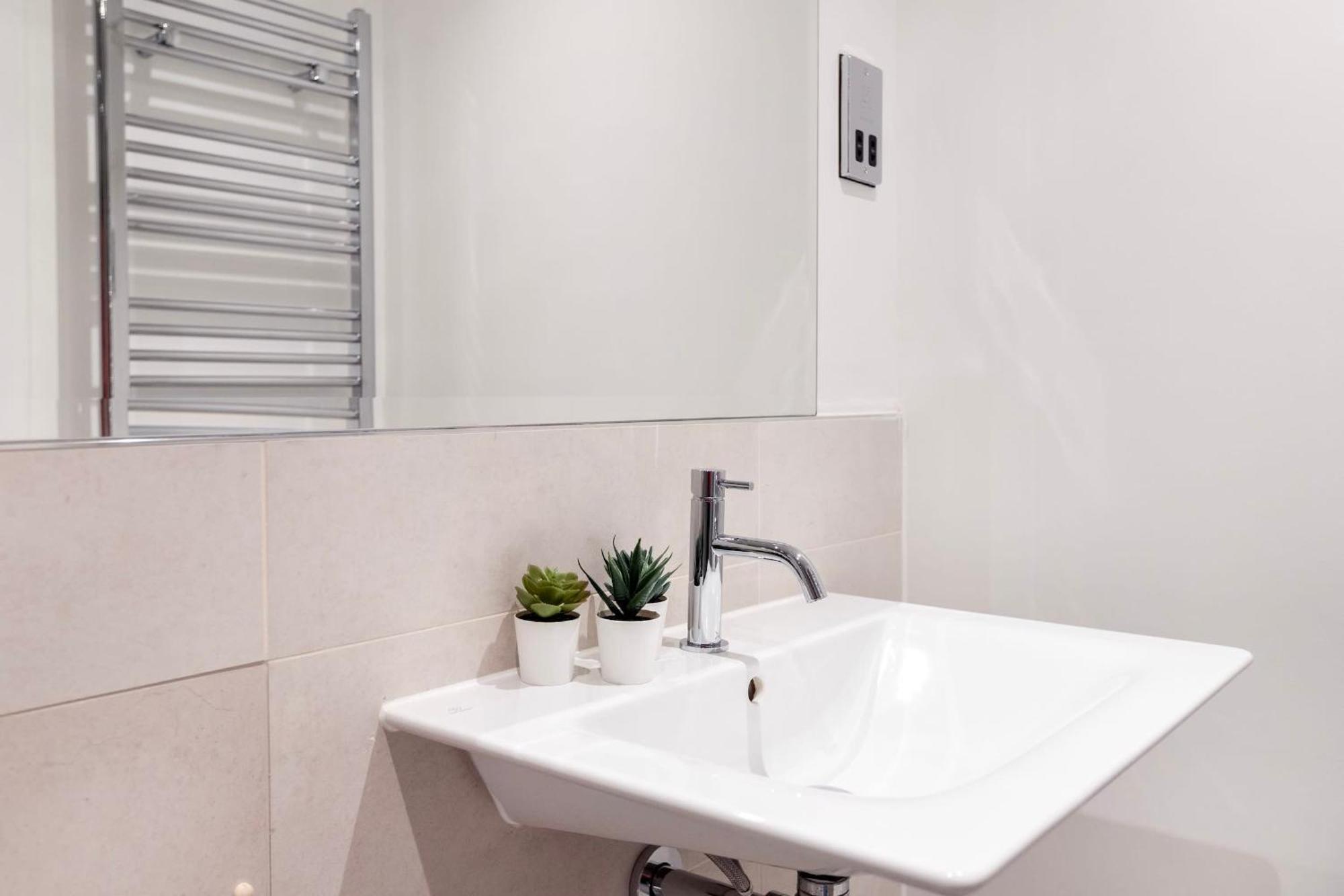 Fitzrovia With Balcony - Cityapartmentstay London Ngoại thất bức ảnh