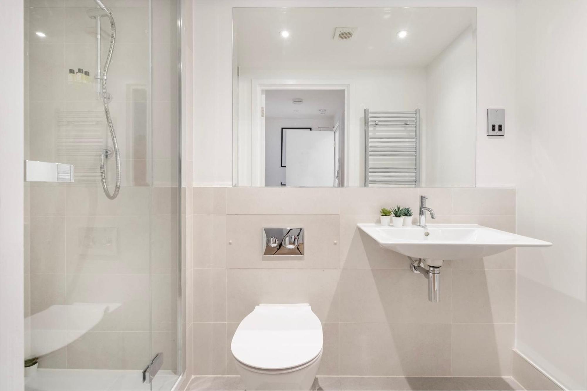Fitzrovia With Balcony - Cityapartmentstay London Ngoại thất bức ảnh