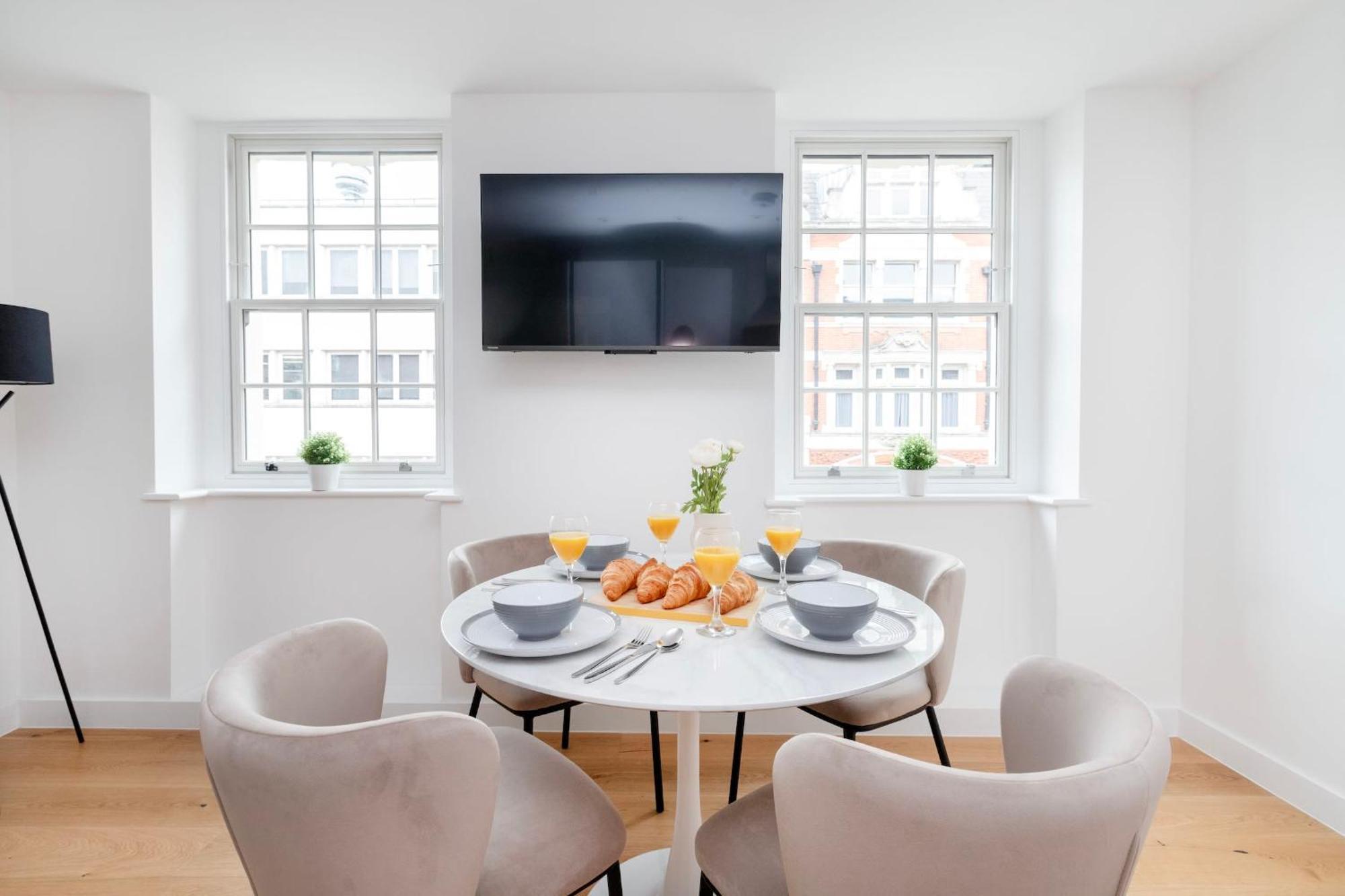 Fitzrovia With Balcony - Cityapartmentstay London Ngoại thất bức ảnh