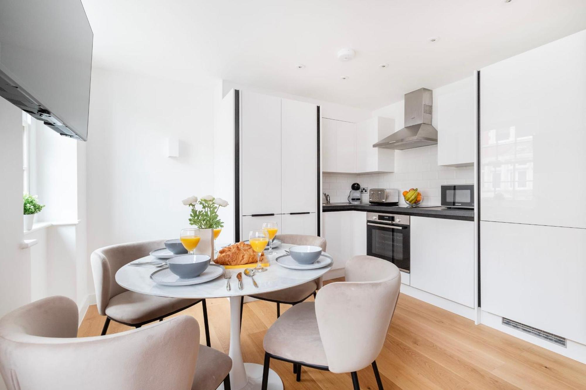 Fitzrovia With Balcony - Cityapartmentstay London Ngoại thất bức ảnh